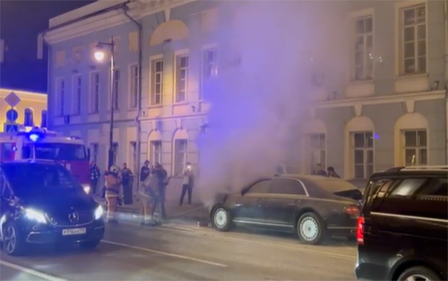 Putinin İnzibati İdarəsinə məxsus lüks maşın yandı – Video