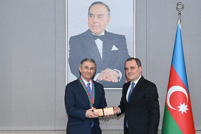 Fələstin səfirinin ordeni təqdim edildi – Foto