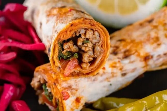Bu restorandan İFŞA EDİLDİ: Tantuni adı ilə at əti yediriblər