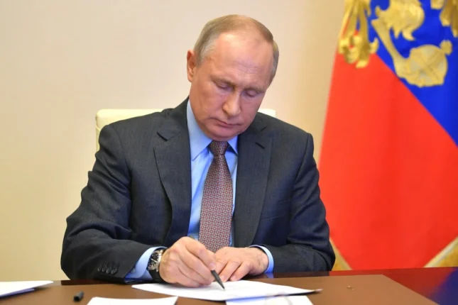 Putin orduya 160 min nəfərin çağırılması barədə fərman imzalayıb
