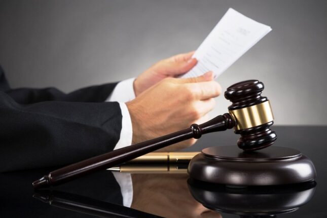 Bələdiyyə sədrinin oğurluq etdiyini dedilər – 1000 manat cərimə olundular