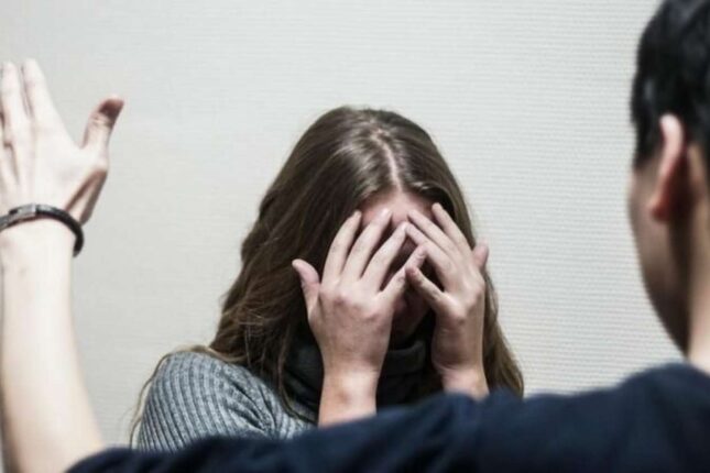 Gənc oğlan başqasıyla yazışan sevgilisinə ağır işgəncələr verdi: Dostlarının evini gəzdirdi – TƏFƏRRÜAT