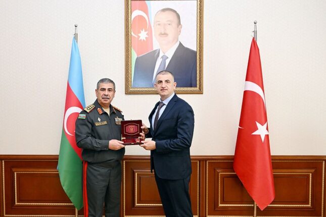Zakir Həsənov Haluk Bayraktarı medalla təltif edib