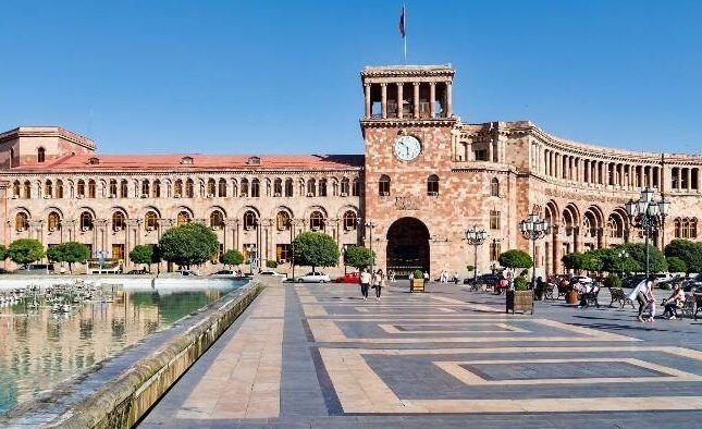 İrəvan Qarabağdan köçən ermənilərə 1.8 milyard ayırdı