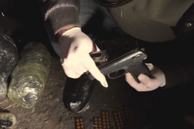 Polis əməliyyat keçirdi – Silahlı şəxsdən 10 kiloqram narkotik aşkarlandı-VİDEO