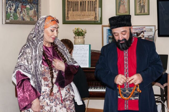 Akademik Musiqili Teatrın aktyorlarının ifaları muzeydə alqışlarla qarşılandı – FOTO