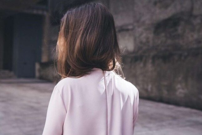 İtkin düşən üç rəfiqədən biri sığınacağa yerləşdirildi: “Qızları tora salan gənclər var”