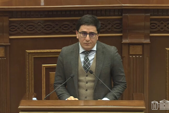 “Kirakosyan Bakının tələbi ilə istefaya göndərilib”