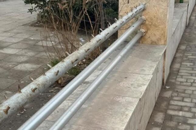 Qaradağda səkilərə tikanlı dəmirlər düzüldü – Foto