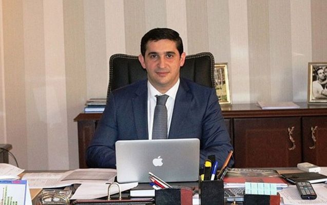 Nazir rəisi buna görə işdən çıxarıb: Planşet, bahalı viski…