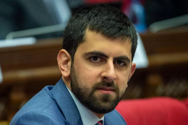 “Bayraq yandırmaq acizlik əlamətidir”