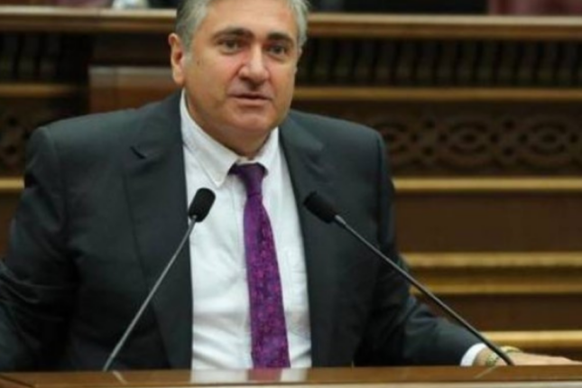 Erməni deputatdan başıpozuq çağırış