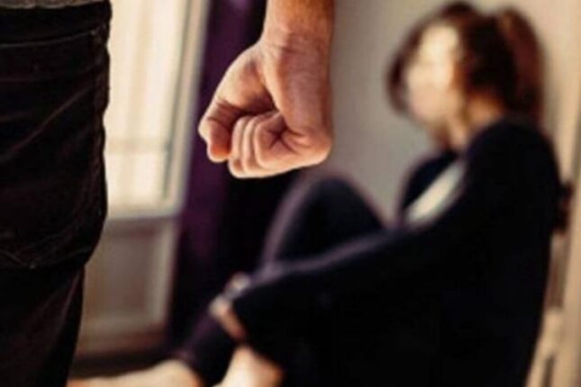 Kişi ona kobud cavab qaytaran arvadını döydü – MƏHKƏMƏ