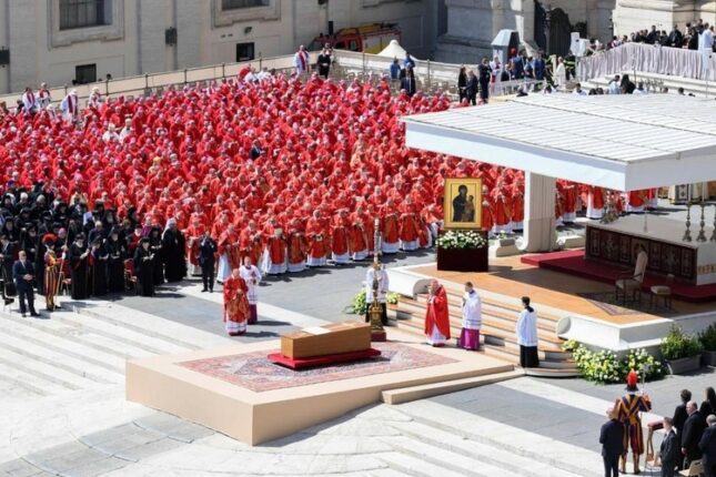 Roma Papası dəfn edildi