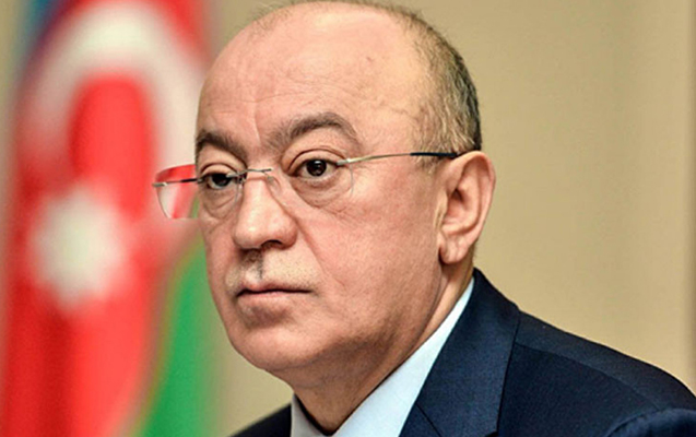 Nazir rəisi təqaüdə göndərdi – FOTO