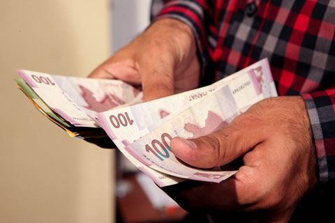 Azərbaycanda bu şəxslərin maaşları artırıldı