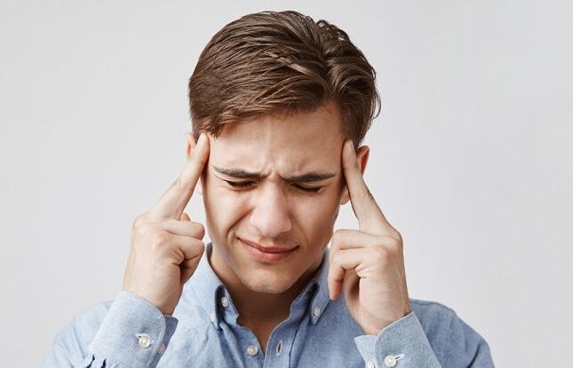 Baş ağrısını ev şəraitində yüngülləşdirməyin 10 yolu