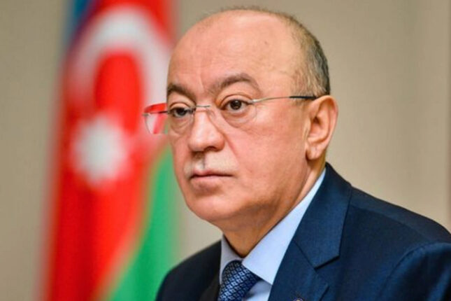 Nazir rəisi təqaüdə göndərdi (FOTO)