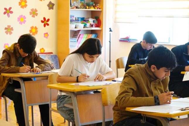 Orta təhsil səviyyəsi üzrə buraxılış imtahanı keçirildi
