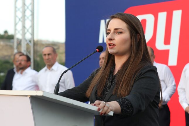 “İrəvanda Bakının qubernatoru əyləşib”