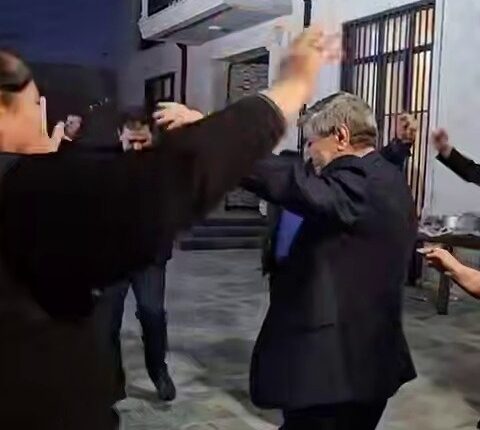 Əvəz Zeynallını öz evində aşıqla qarşıladılar, qol götürüb, oynadı –VİDEO