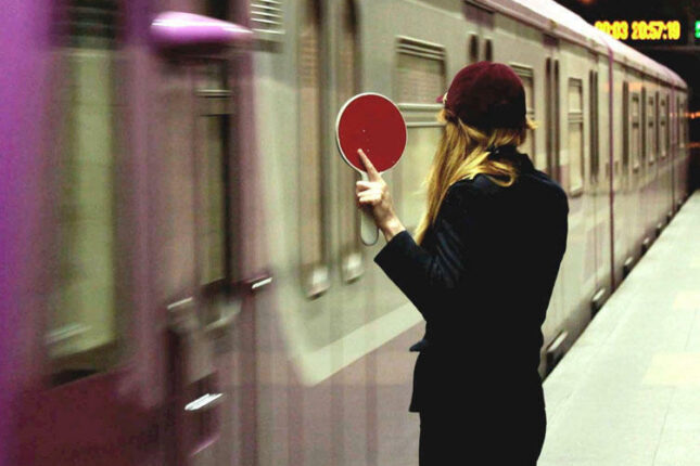 Metroda düyməni basanlar cərimələnəcək – AÇIQLAMA