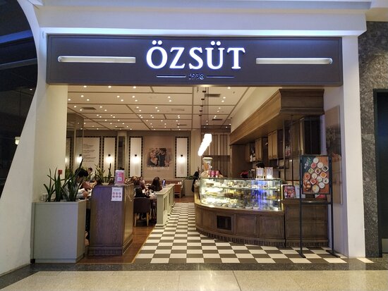 “Gənclik Mall”dakı “Özsüt”ü tarakan basdı – Foto