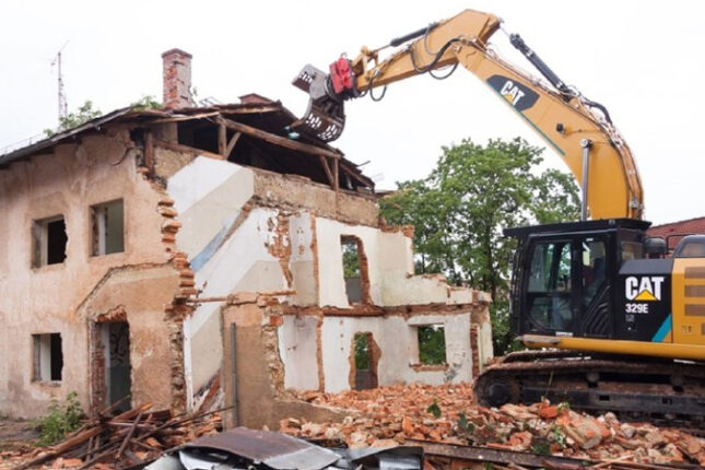 Bakıda tikinti şirkəti ilə vətəndaşlar arasında kompensasiya narazılığı (VİDEO)