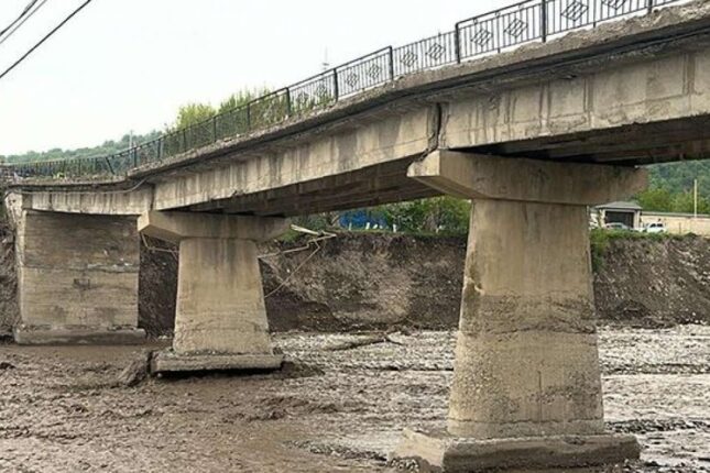 Körpü çökdü, 30-dan çox kəndin yolu bağlandı