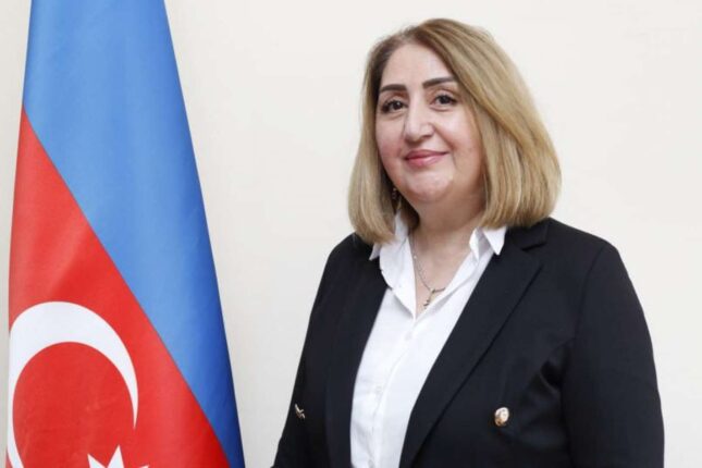 Müəllimlərə “hinduşkabaş” deyən direktor işdən çıxarıldı
