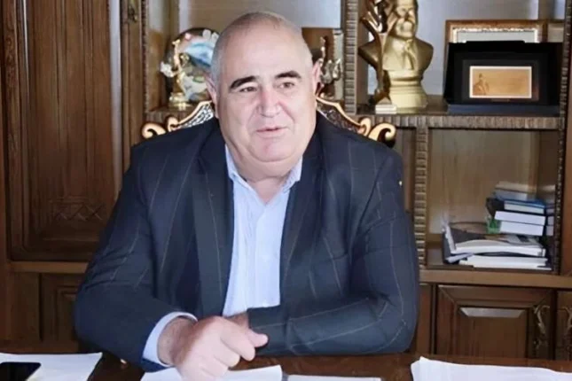 “Şərurlu İsfəndiyar 85 min dollarımı qaytarmır, deyir, ucuz satmışıq” “Şərurlu İsfəndiyar 85 min dollarımı qaytarmır, deyir, ucuz satmışıq”