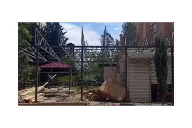 Suraxanıda qanunsuz tikili qalmaqal yaratdı- Video