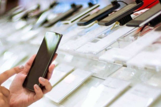 Sumqayıtda DƏLƏDUZLUQ – Telefon biznesi adı ilə 92 min manat “atdı”
