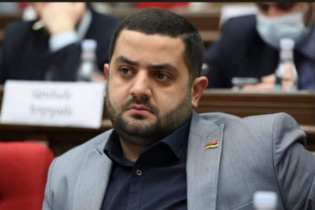 Erməni deputat: “Sərhəddə atışma var, amma mülki obyektlər hədəfə alınmır”