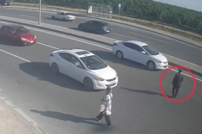 Bəzən piyadalar da qəzaya səbəb olur – VİDEO