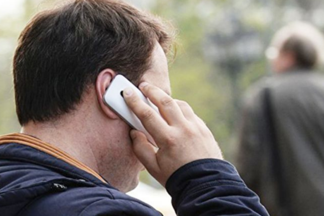 Bakıda 3 min 600 manatlıq telefon oğurlanıb