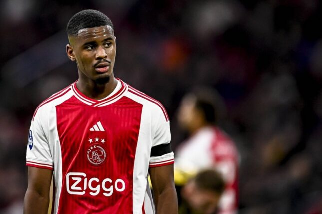 “Real” Niderland klubunun 19 yaşlı müdafiəçisini transfer etmək istəyir
