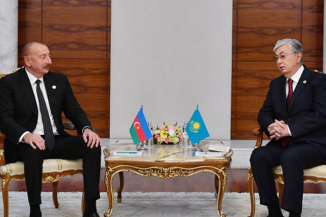 İlham Əliyev Tokayevə zəng etdi