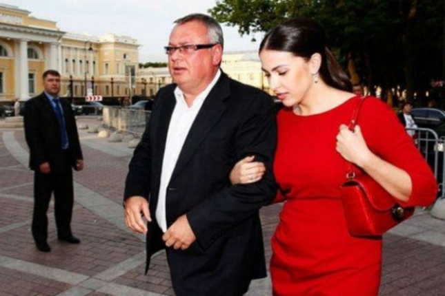Azərbaycanlı jurnalistin sevgilisi olan bankirin başı dərdə – 20 il həbs…