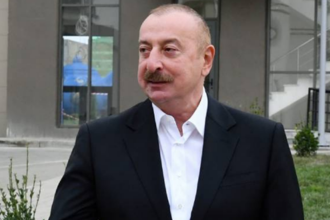 İlham Əliyev Kəngərliyə köçən sakinlərlə görüşüb