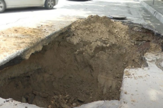 Bakıda 20 gün əvvəl təmir olunan yol yenidən çökdü – VİDEO