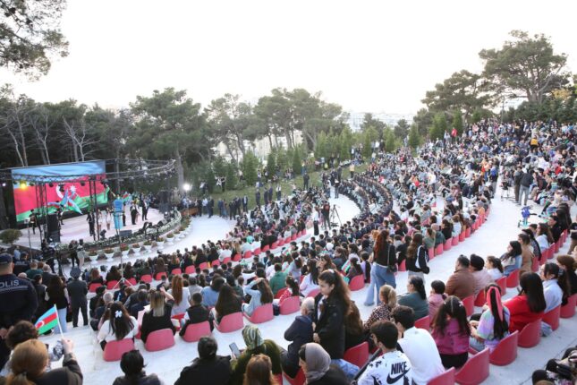 Xətai rayonunda möhtəşəm konsert və atəşfəşanlıq – Video