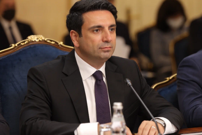 Simonyan Rusiyaya getməkdən imtina etdi