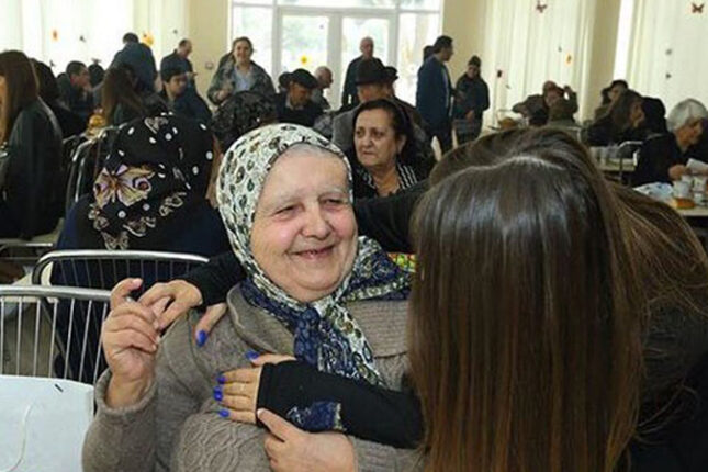 Qocalar evində neçə ahıl yaşayır?