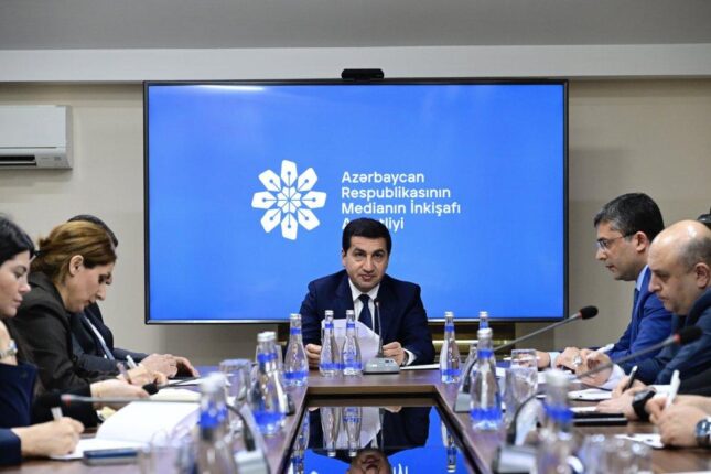 Hikmət Hacıyev Medianın İnkişafı Agentliyində media subyektlərinin rəhbərləri ilə görüşüb