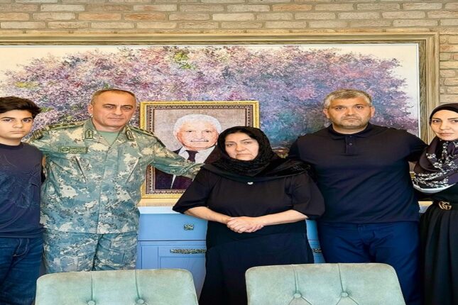 Hikmət Mirzəyev Cavanşir Qurbanovun ailəsini ziyarət etdi – FOTOLAR