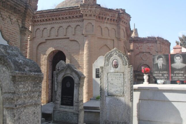 Bakıda qəbir yerlərinin qiyməti niyə artır?