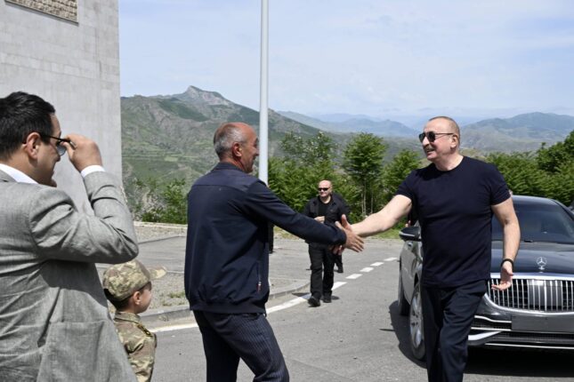 Prezident Laçında sakinlərlə GÖRÜŞDÜ – FOTOLAR