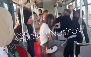 “BakuBus”da ata qızını döydü – VİDEO