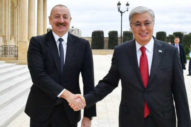 İlham Əliyev Tokayevi təbrik etdi